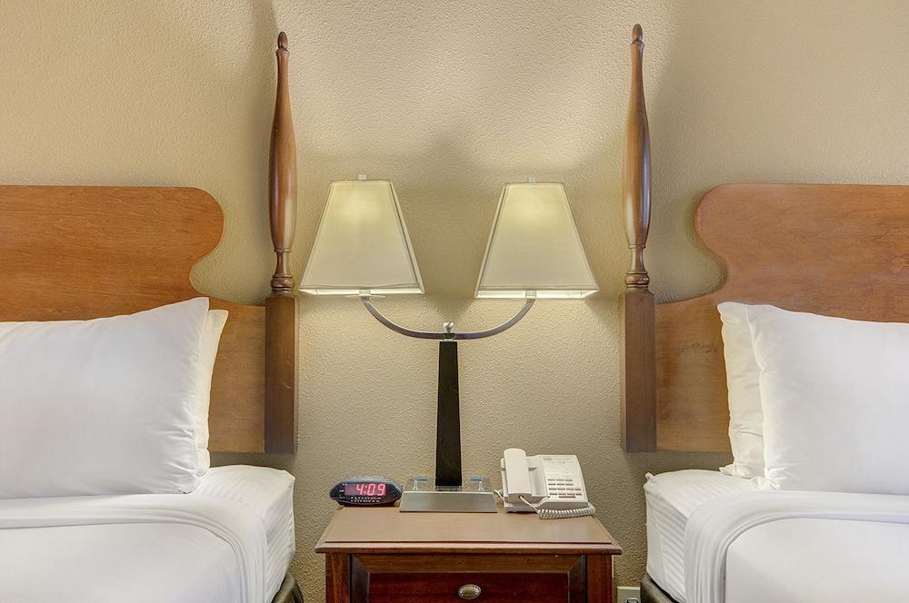 Quality Inn & Suites Tulare Exterior foto