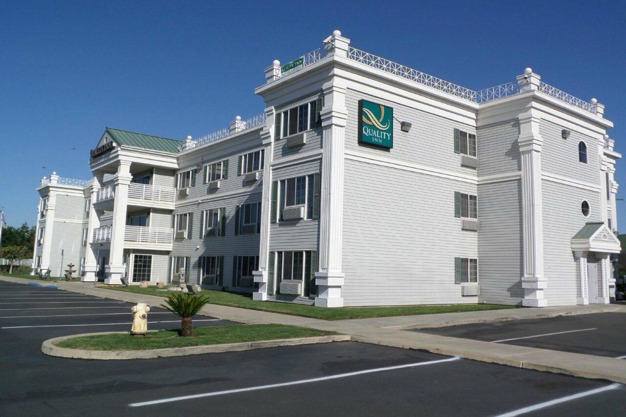 Quality Inn & Suites Tulare Exterior foto