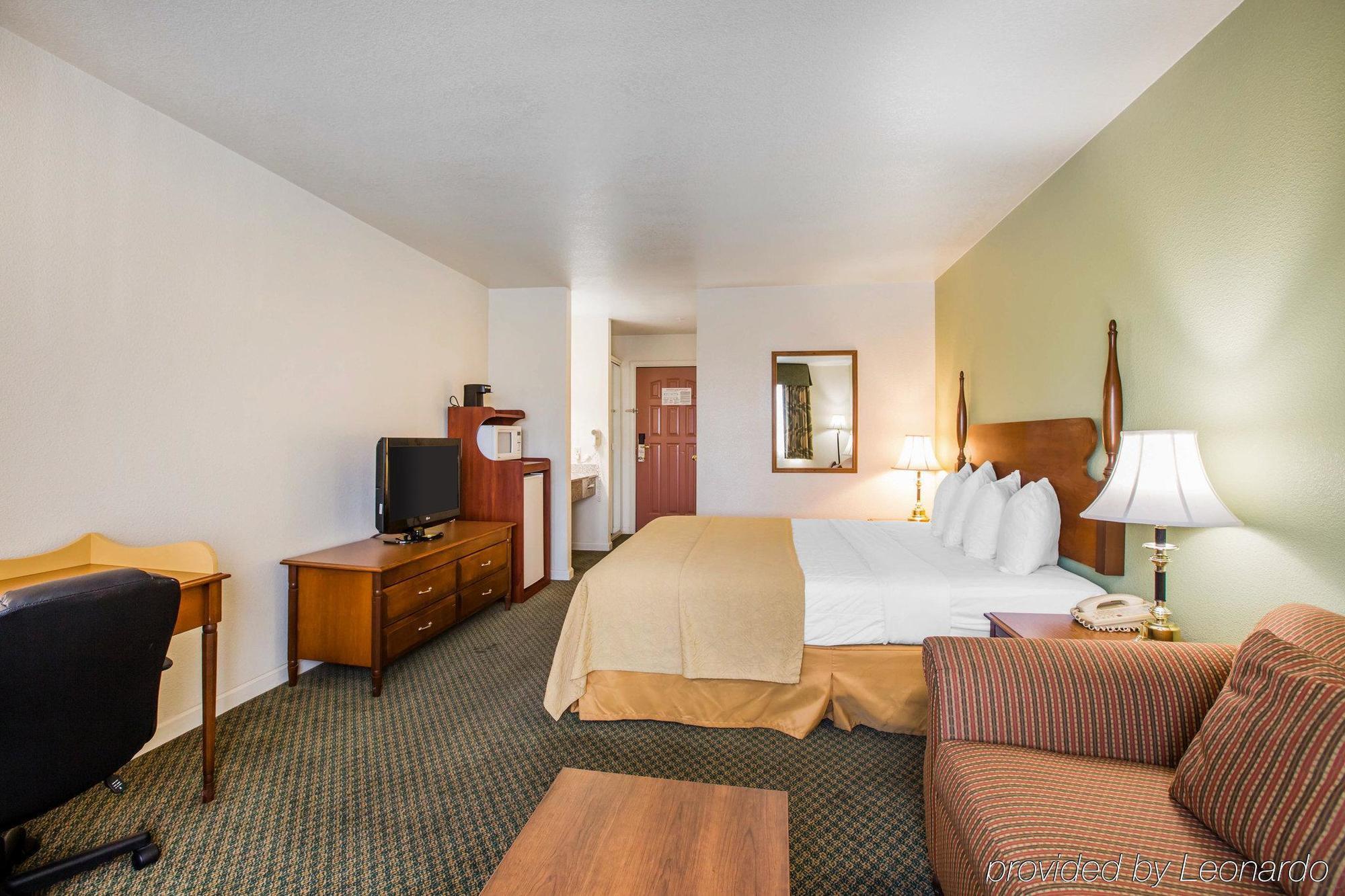Quality Inn & Suites Tulare Exterior foto