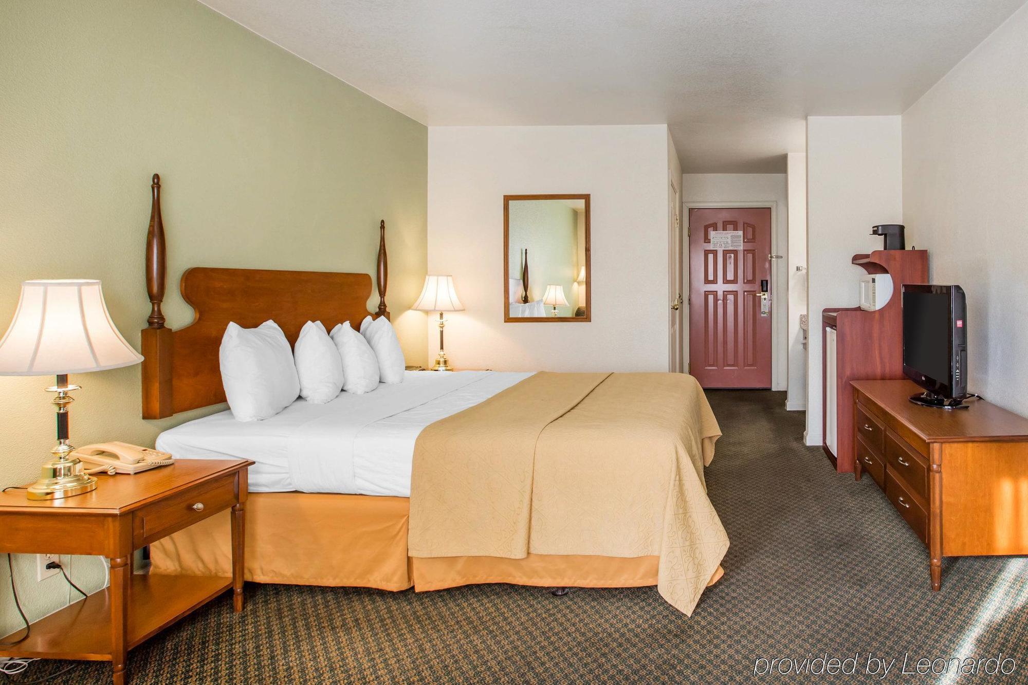 Quality Inn & Suites Tulare Exterior foto