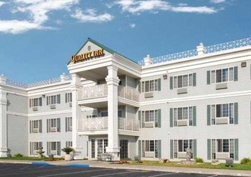 Quality Inn & Suites Tulare Exterior foto