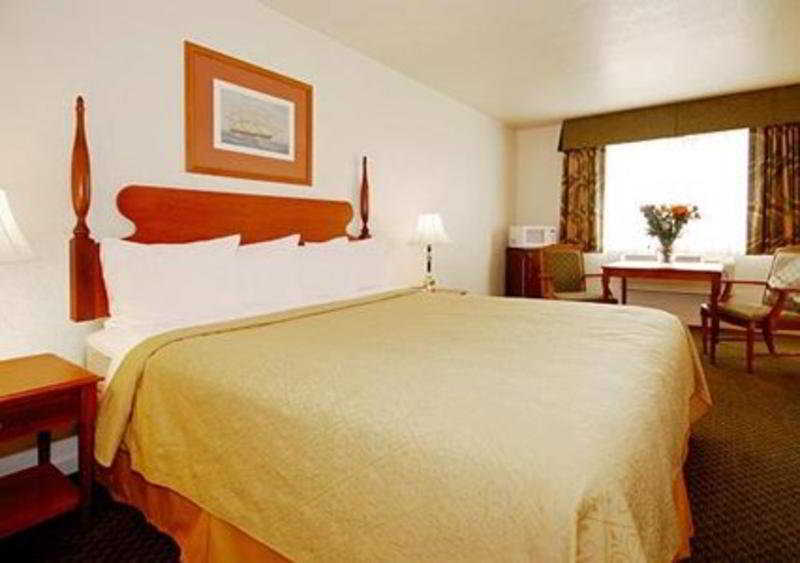 Quality Inn & Suites Tulare Exterior foto