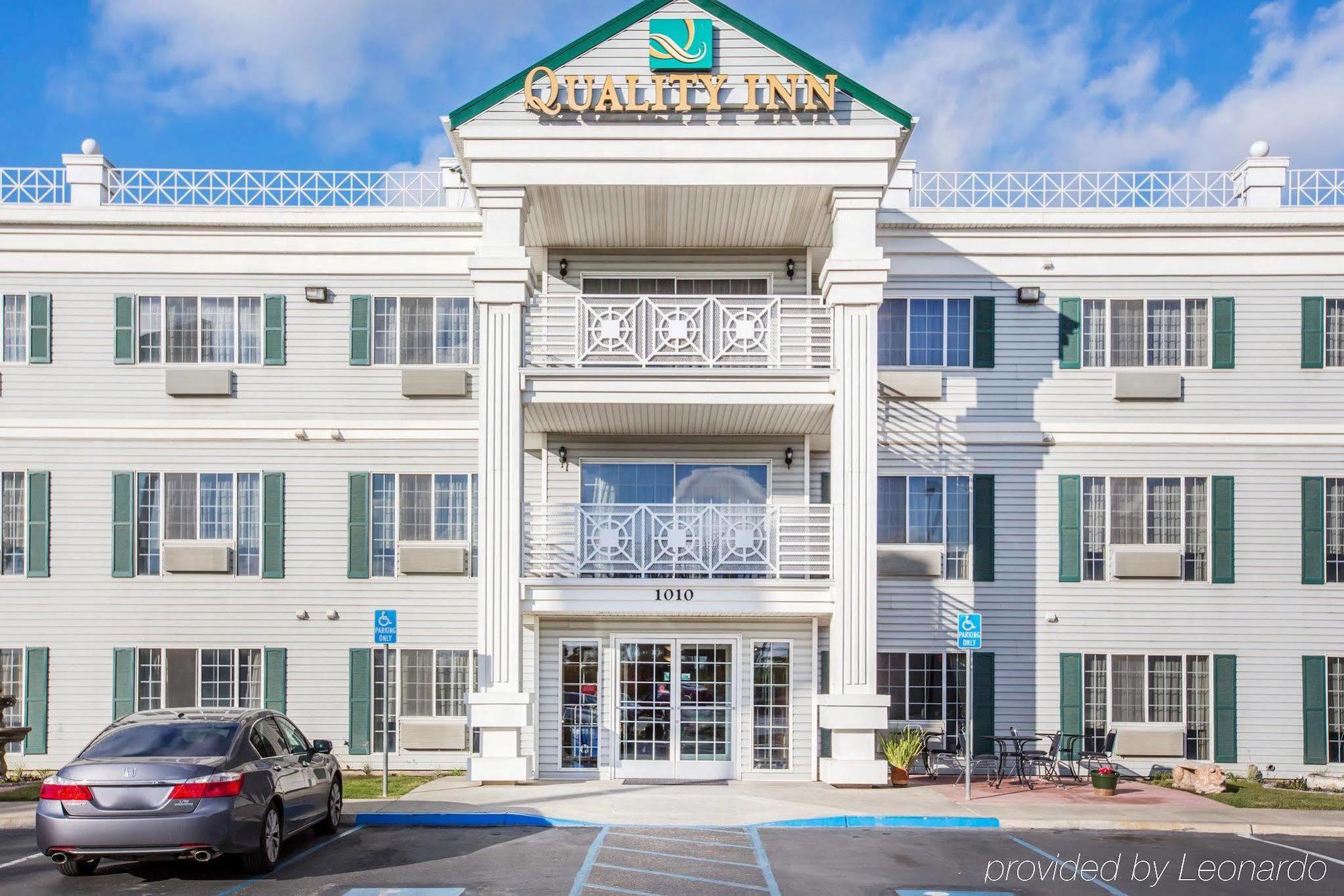 Quality Inn & Suites Tulare Exterior foto