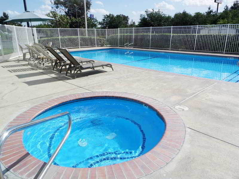 Quality Inn & Suites Tulare Exterior foto